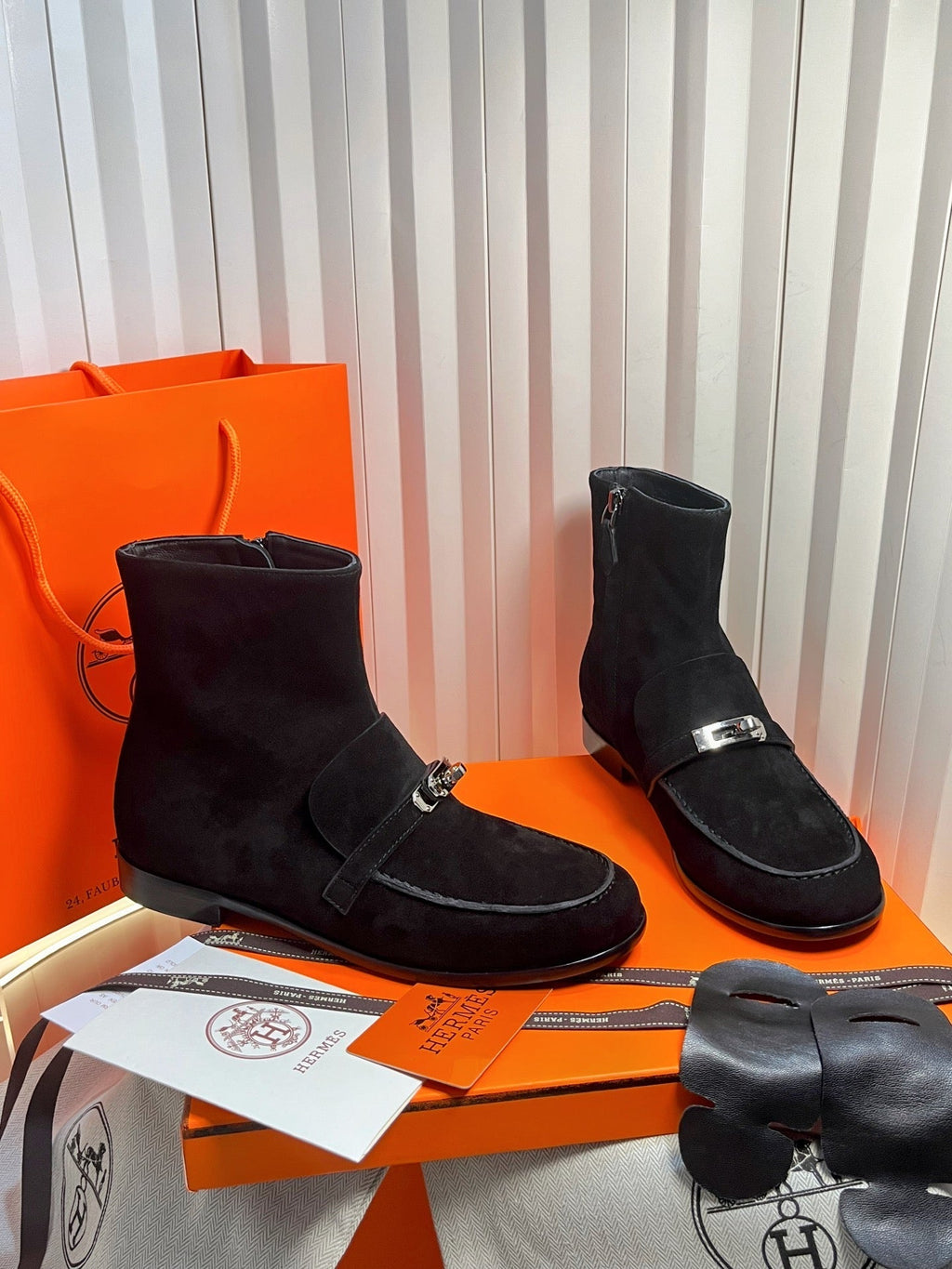 HM 25s Kelsy Ankle Boot Black Suede 548463