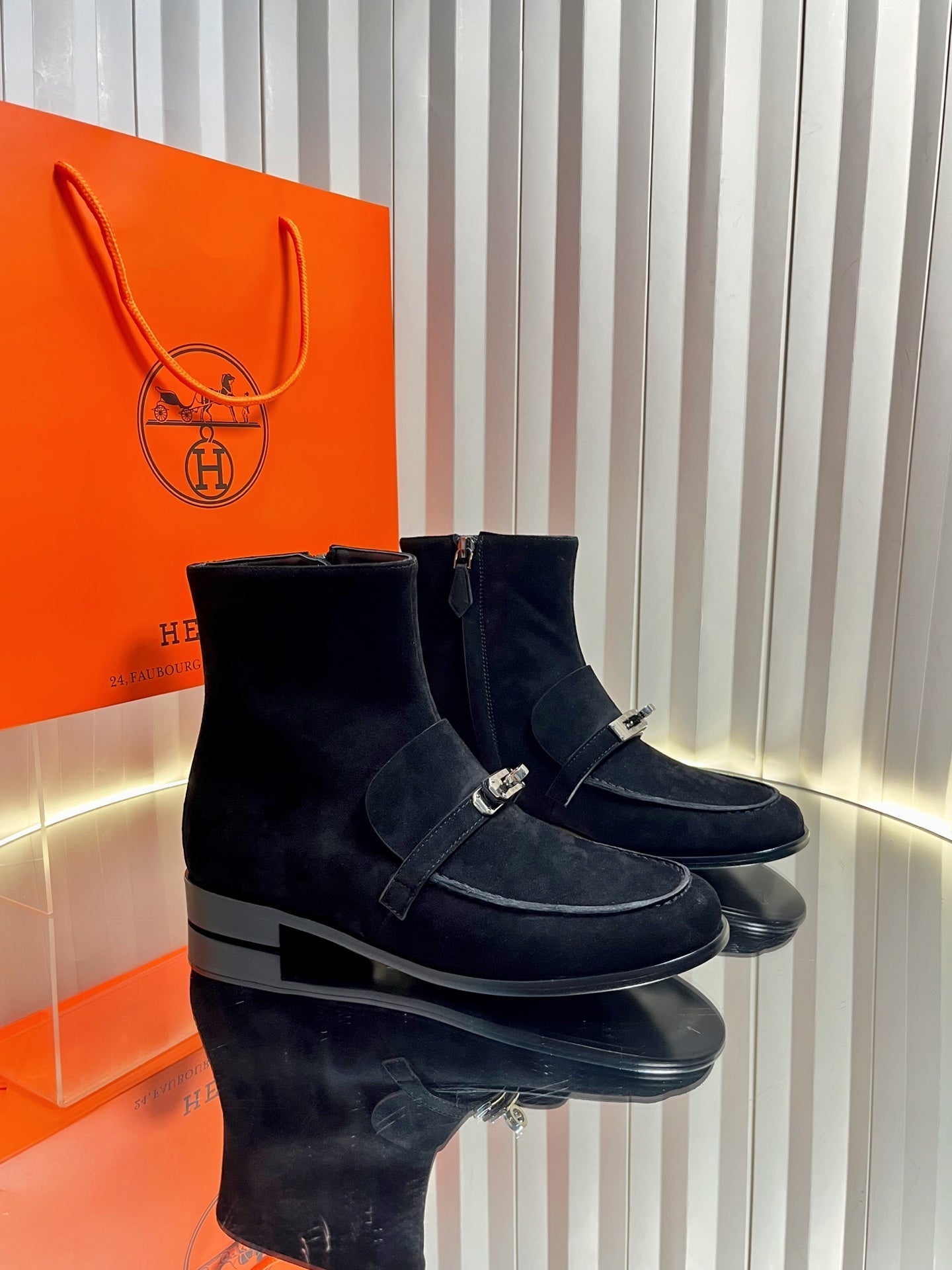 HM 25s Kelsy Ankle Boot Black Suede 548463