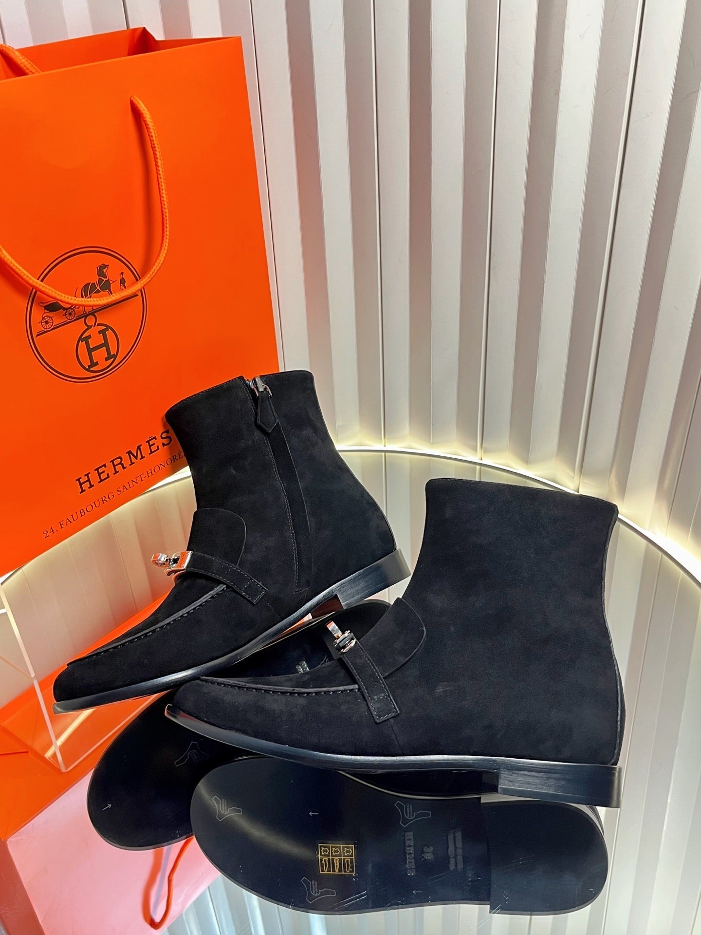 HM 25s Kelsy Ankle Boot Black Suede 548463