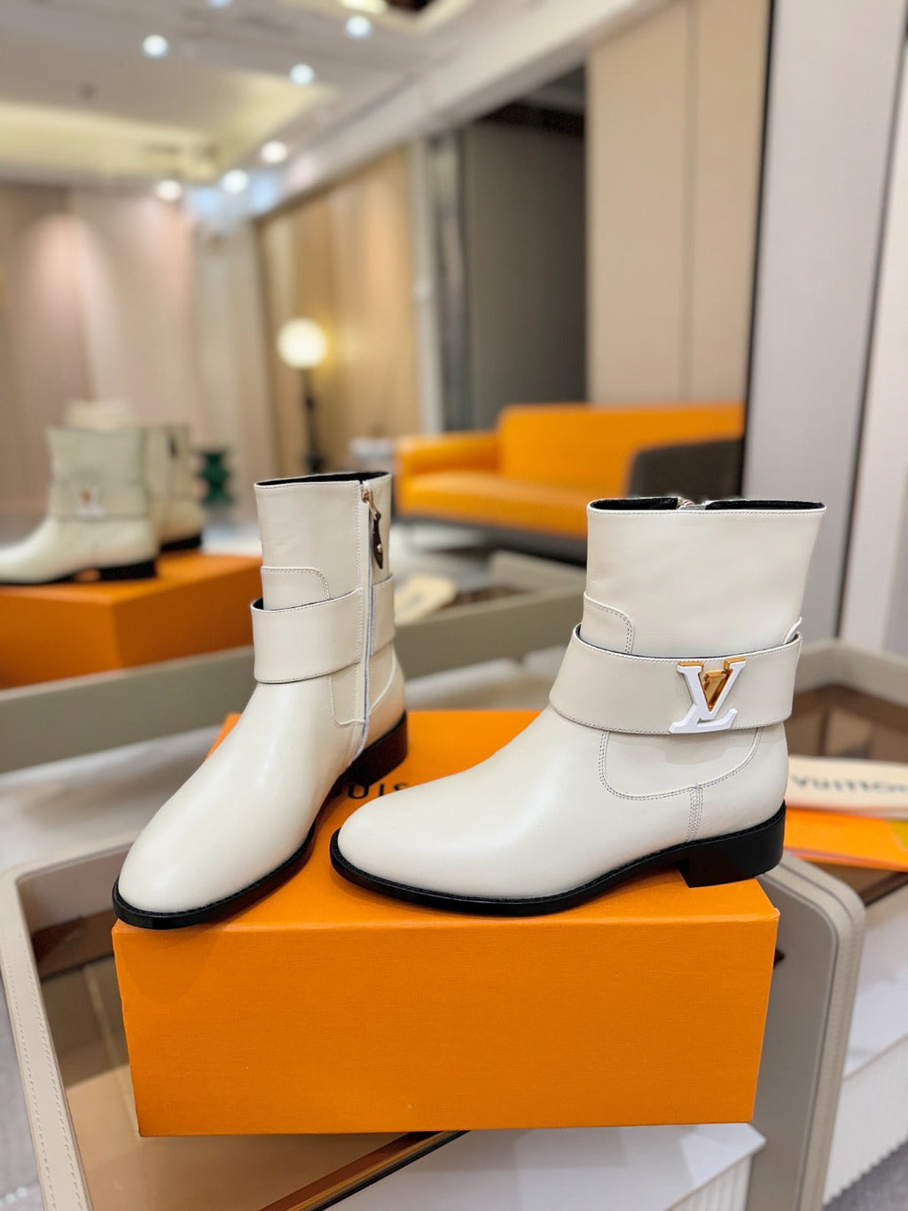 LV Midtown Flat Ankle Boot Light Off White Cowhide 574328