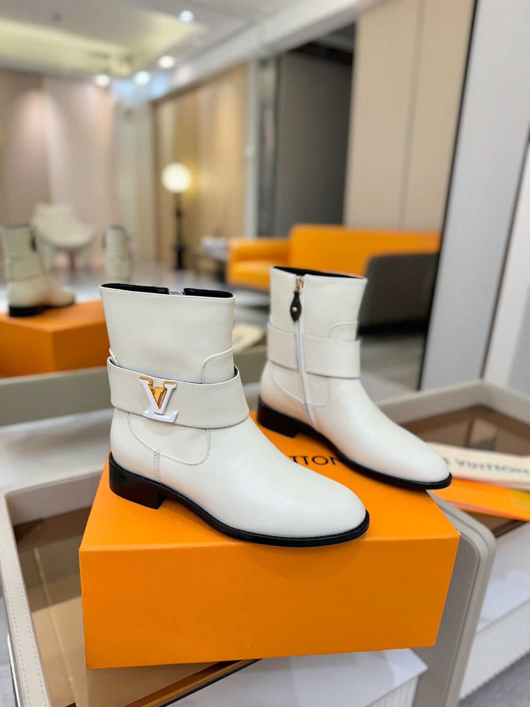 LV Midtown Flat Ankle Boot Light Off White Cowhide 574328