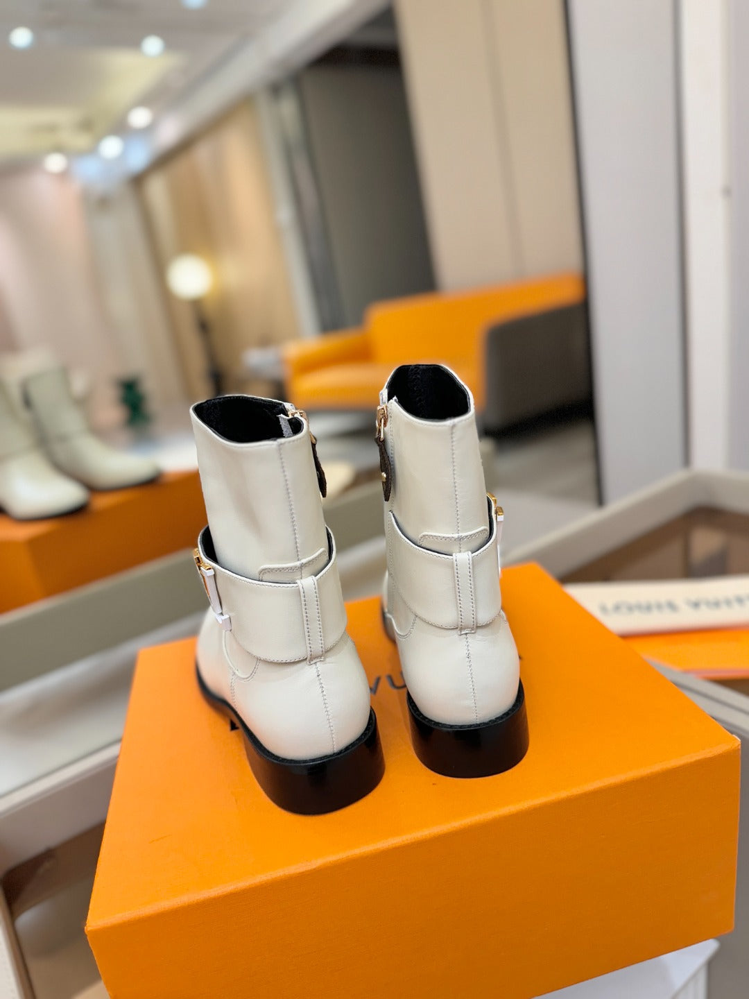 LV Midtown Flat Ankle Boot Light Off White Cowhide 574328