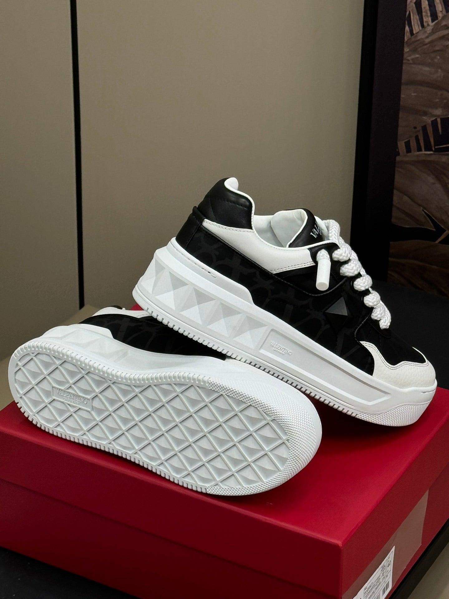 VT 2025 Pattern Sneakers Black White Cowhide 548579