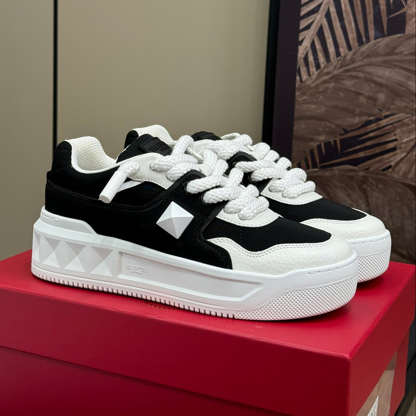 VT 2025 Sneakers Black White Cowhide 548580