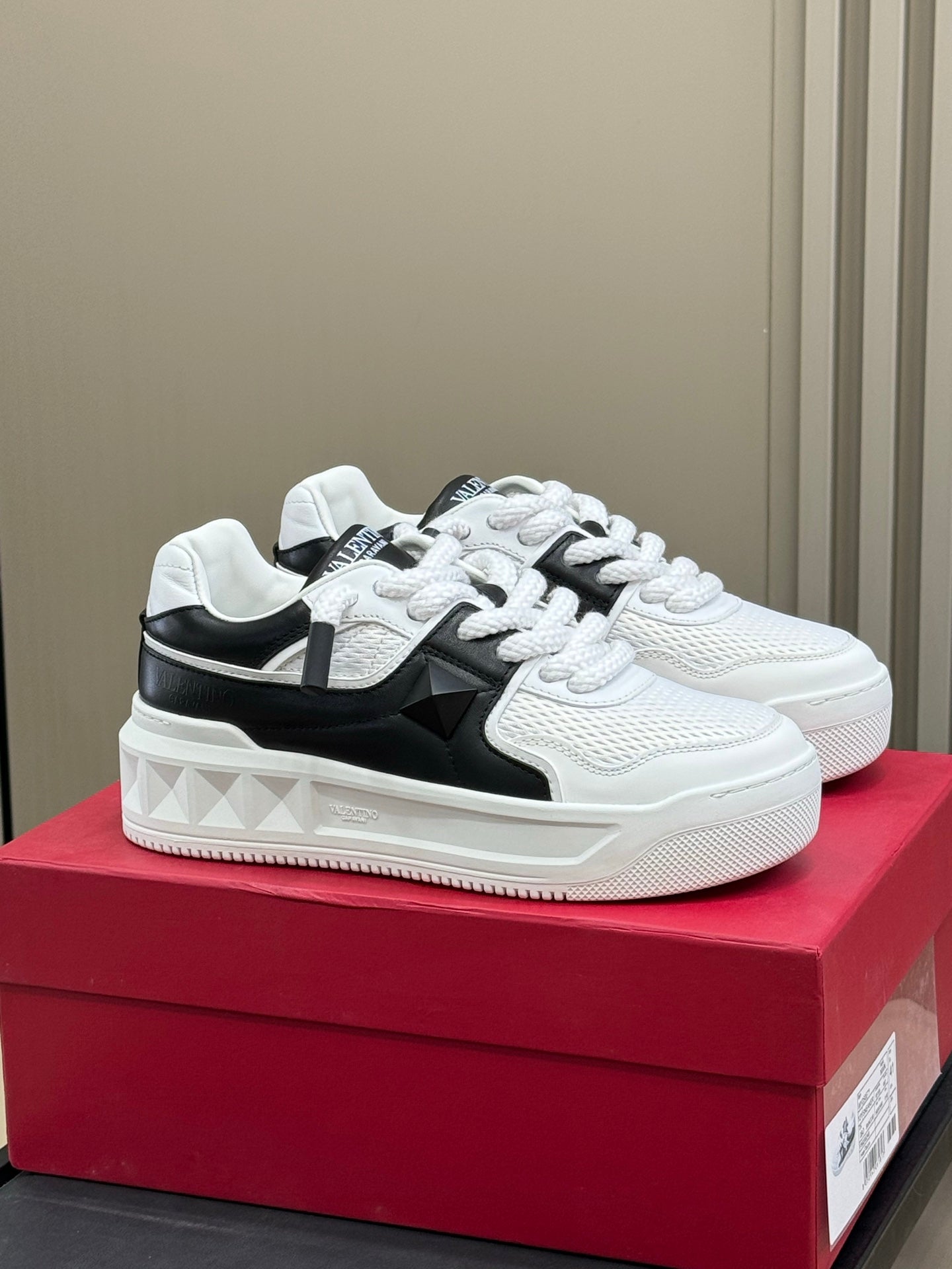 VT 2025 Sneakers White Black Frabic Cowhide 548576