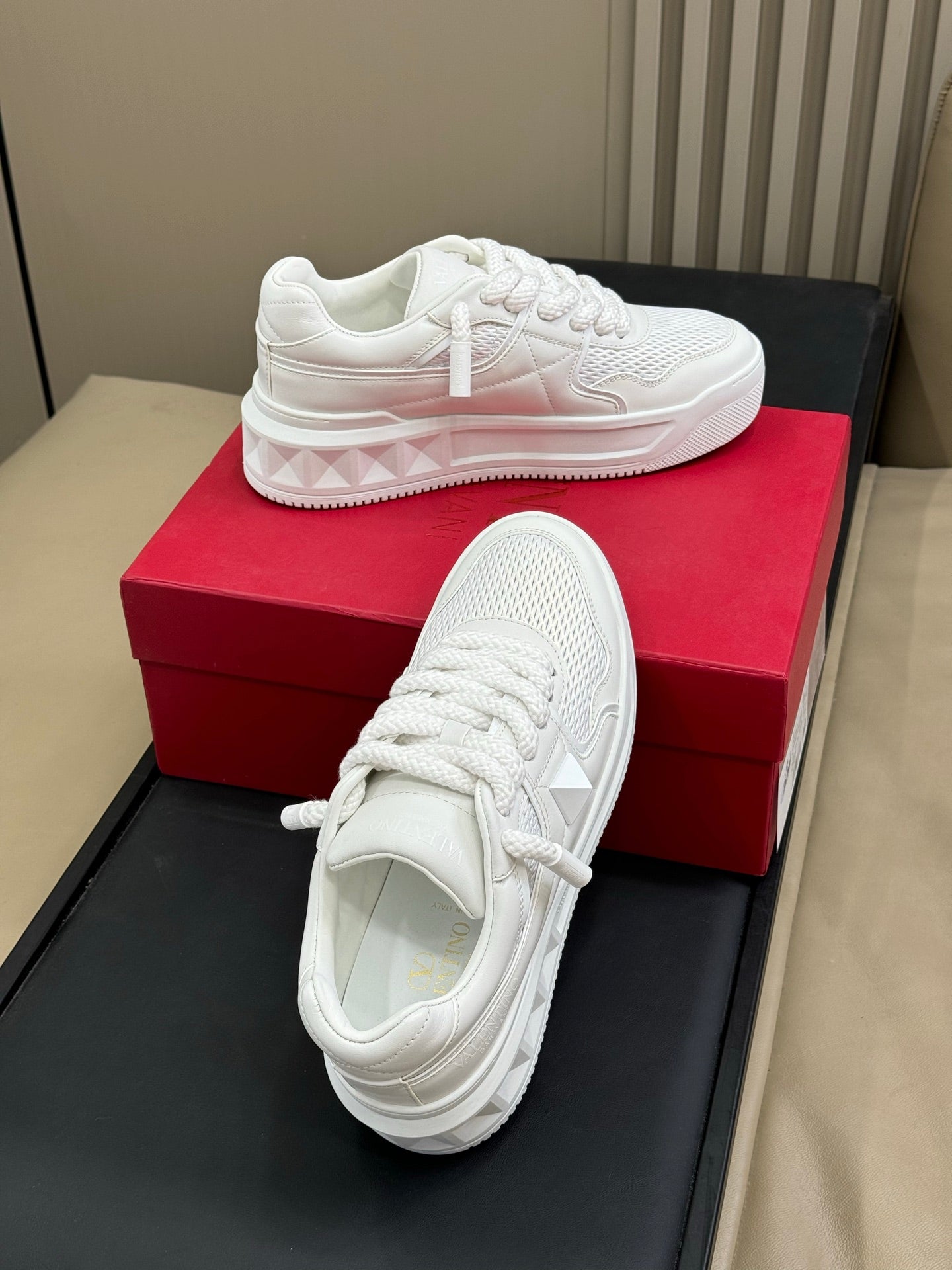 VT 2025 Sneakers White Frabic Cowhide 548577