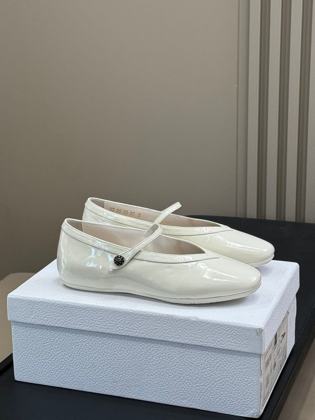 CD New Ballet Flat White Cream Patent Leather 561790