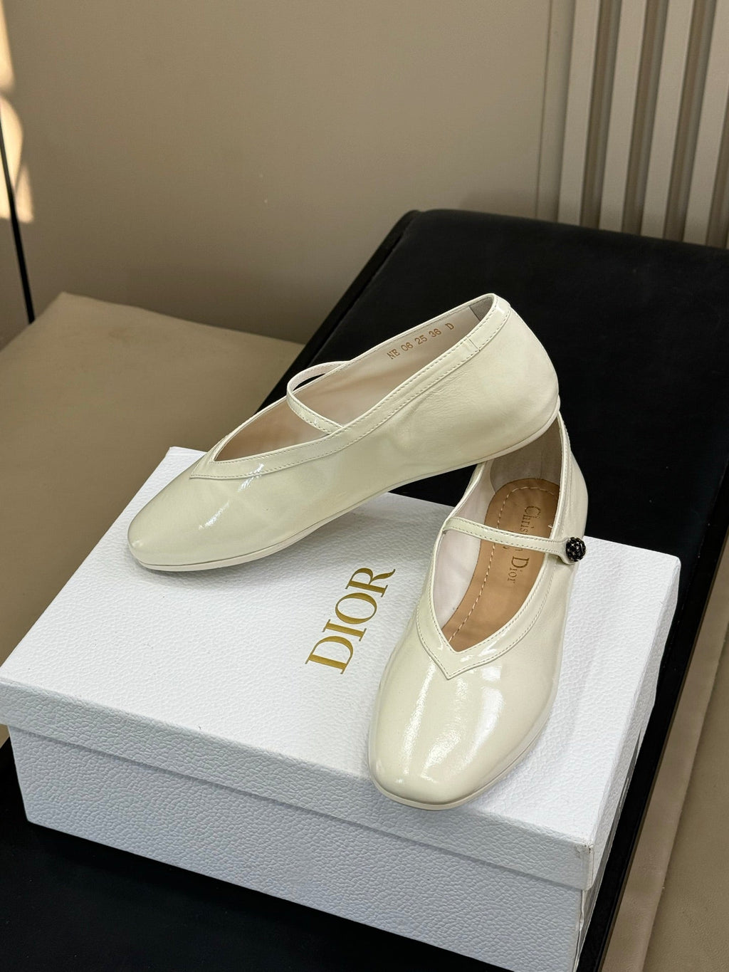 CD New Ballet Flat White Cream Patent Leather 561790