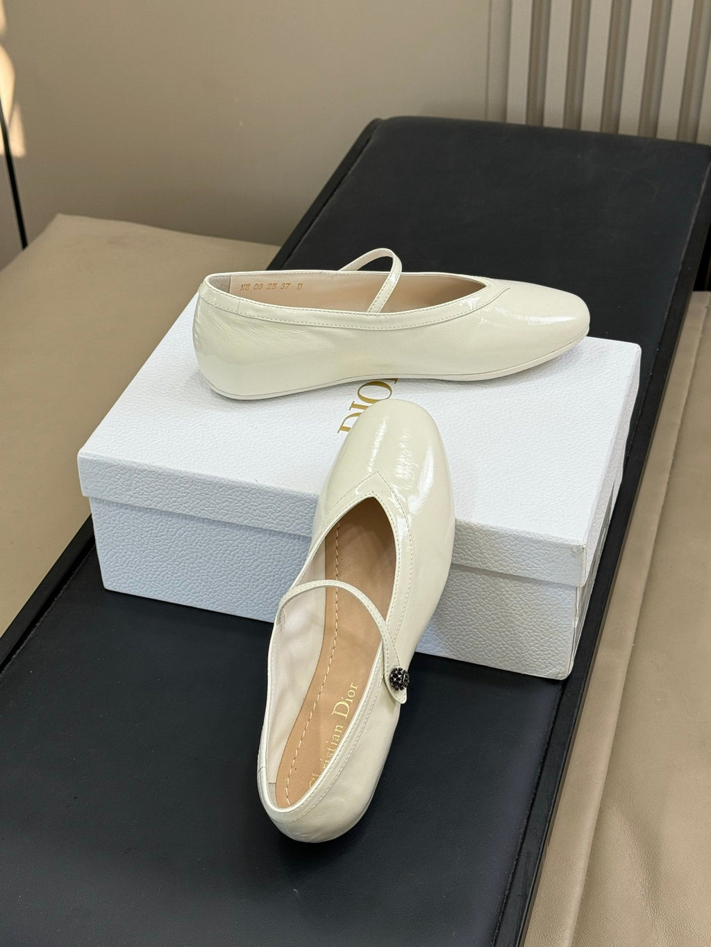 CD New Ballet Flat White Cream Patent Leather 561790