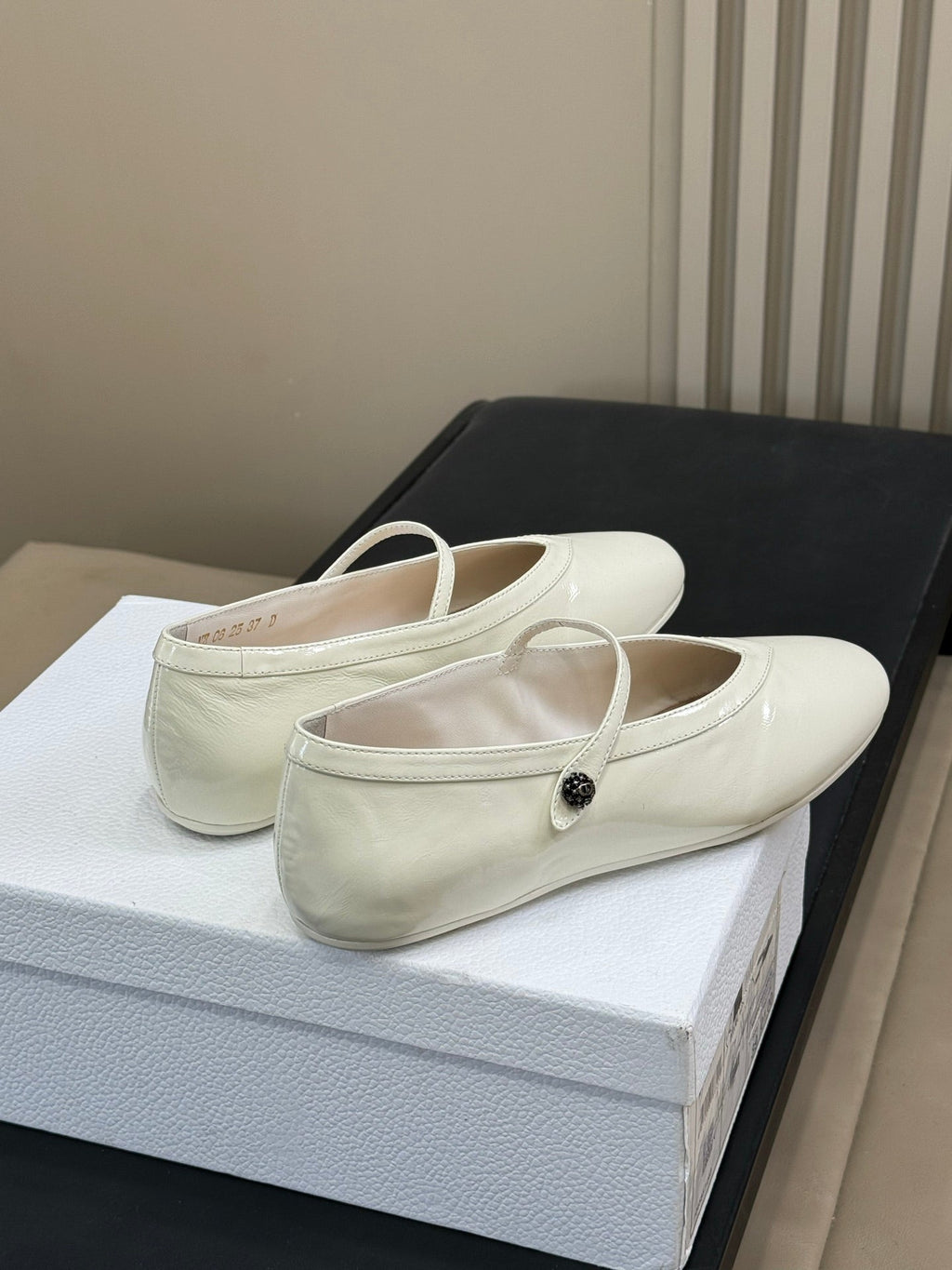 CD New Ballet Flat White Cream Patent Leather 561790