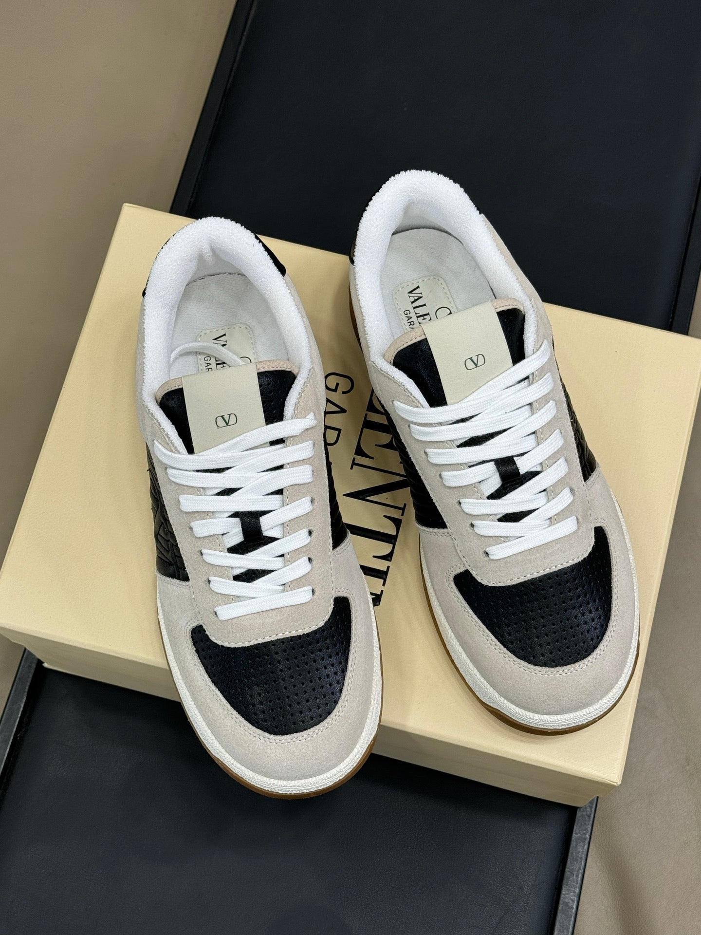 VT 2025 Sneaker Black White Suede Calfskin 548584