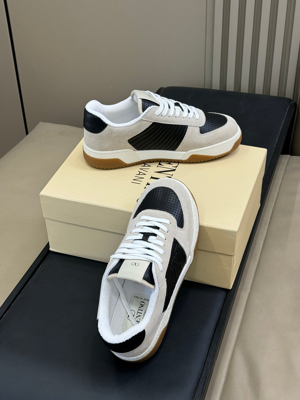 VT 2025 Sneaker Black White Suede Calfskin 548584