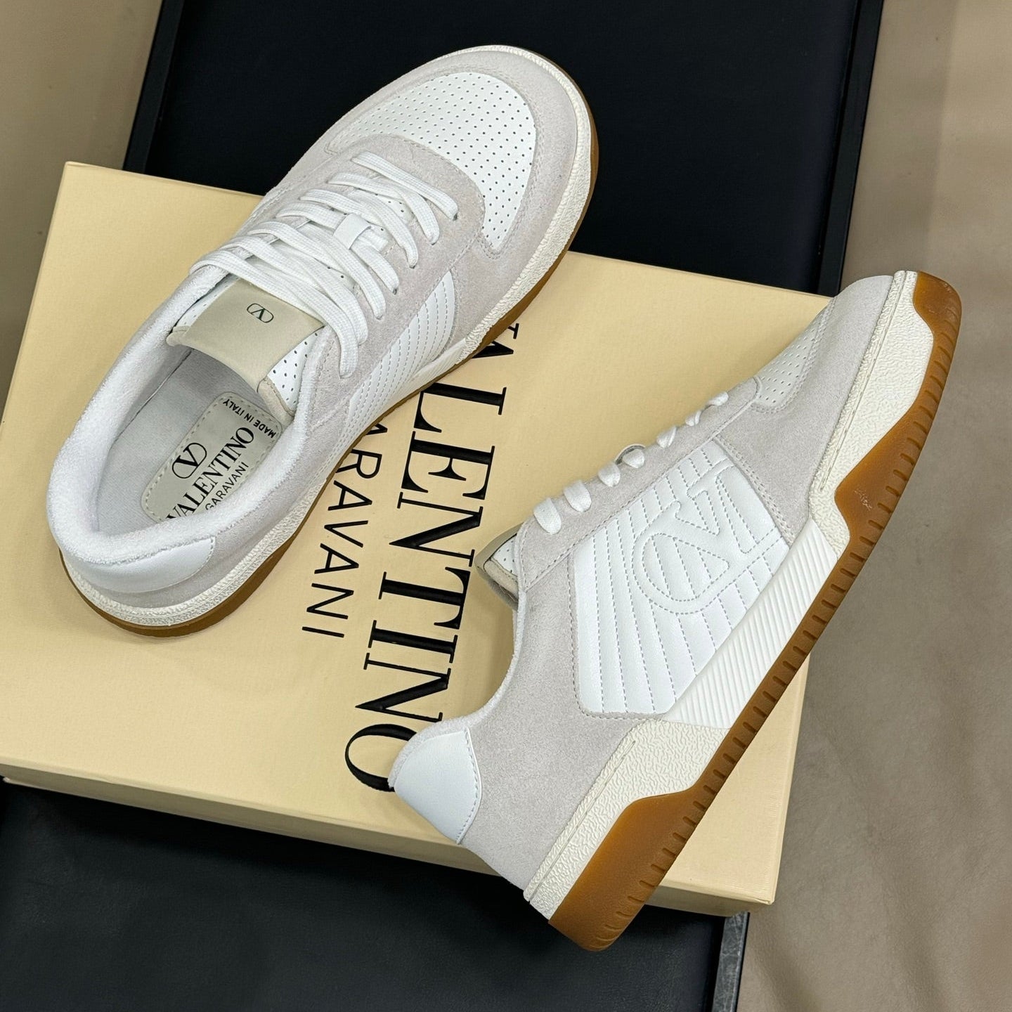 VT 2025 Sneaker White Suede Calfskin 548585
