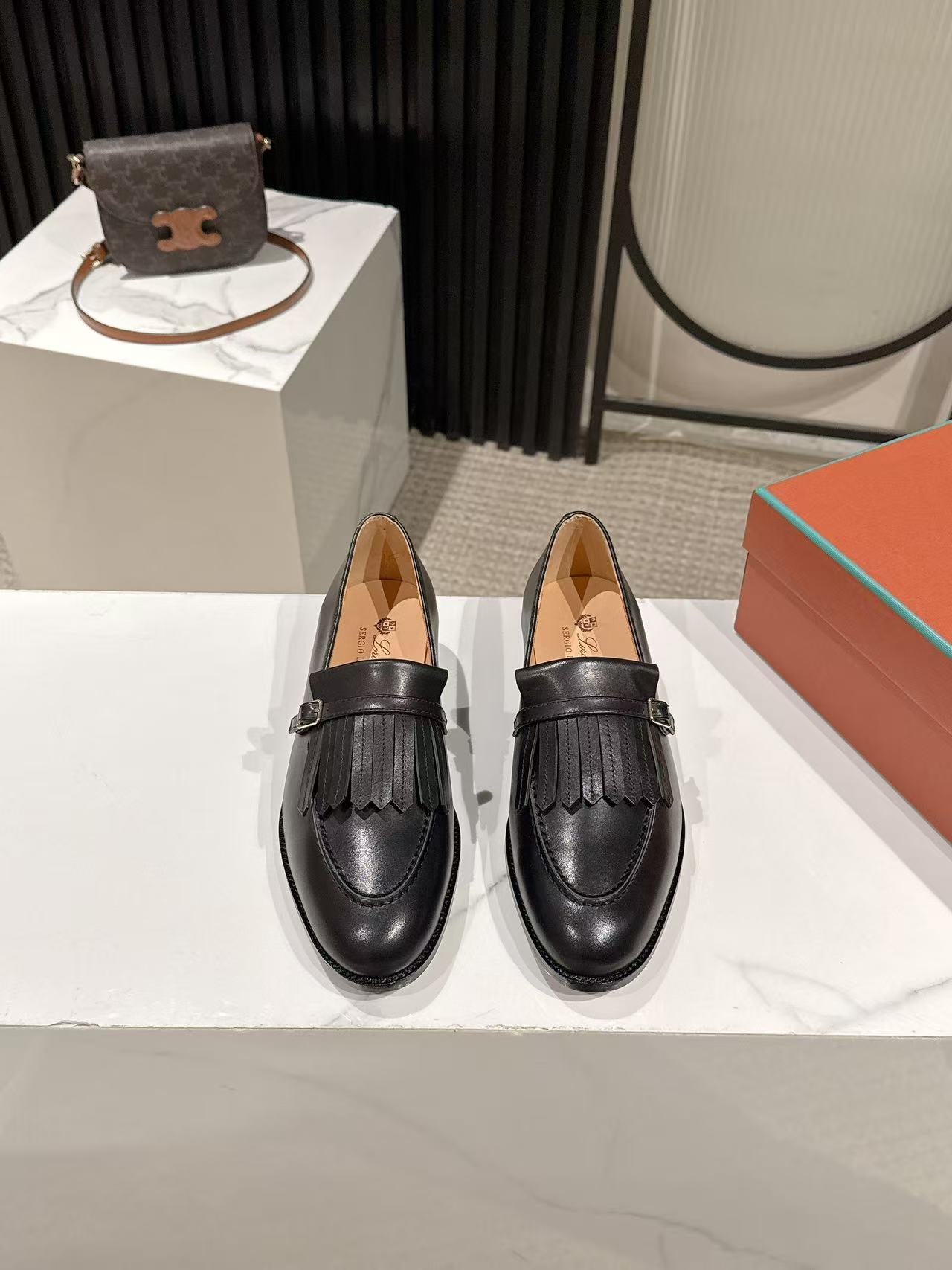 LP Pennan Fringe Black Cowhide 564799