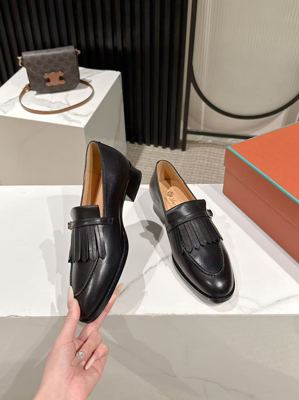 LP Pennan Fringe Black Cowhide 564799