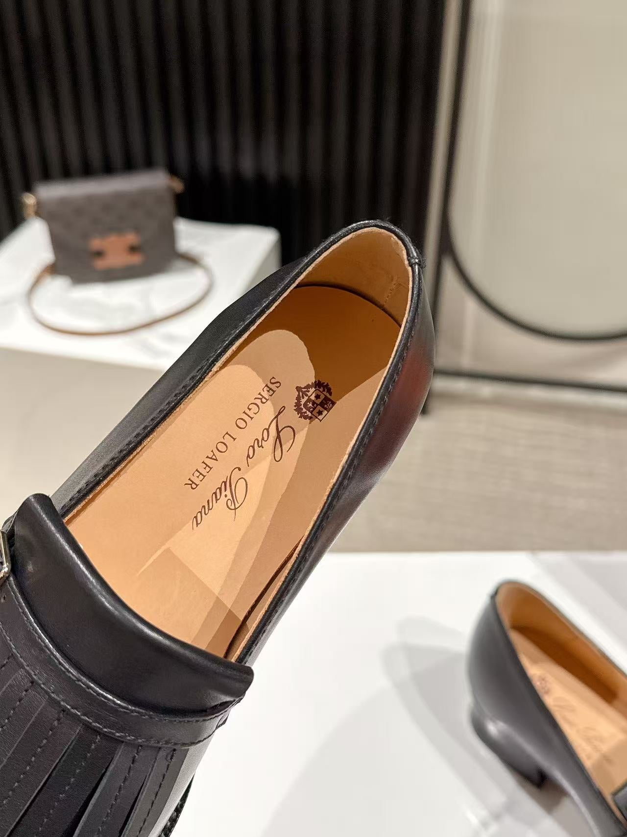 LP Pennan Fringe Black Cowhide 564799