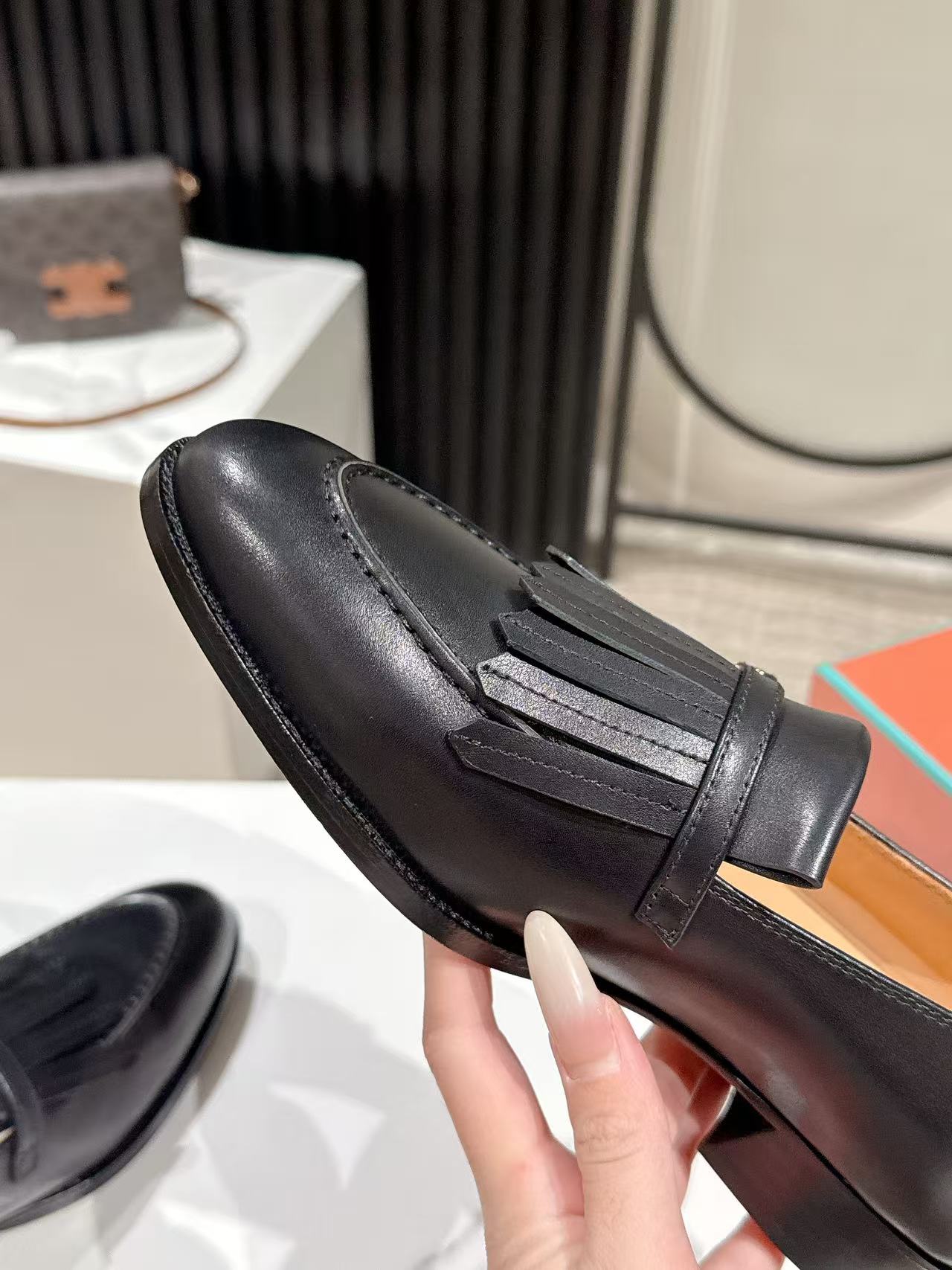 LP Pennan Fringe Black Cowhide 564799