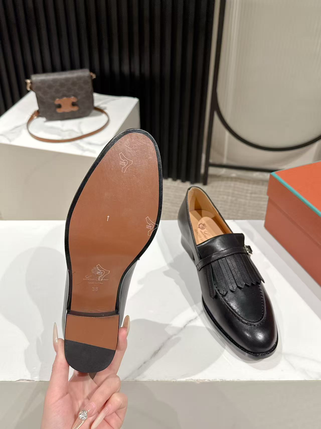 LP Pennan Fringe Black Cowhide 564799