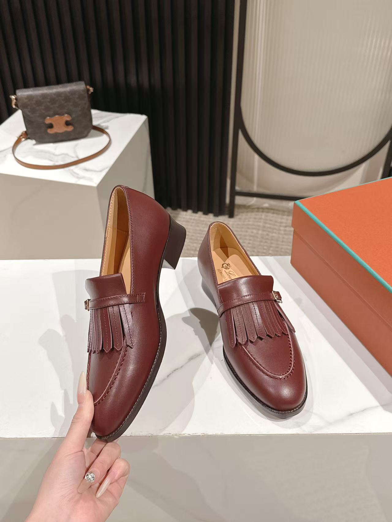 LP Pennan Fringe Burgundy Cowhide 564800