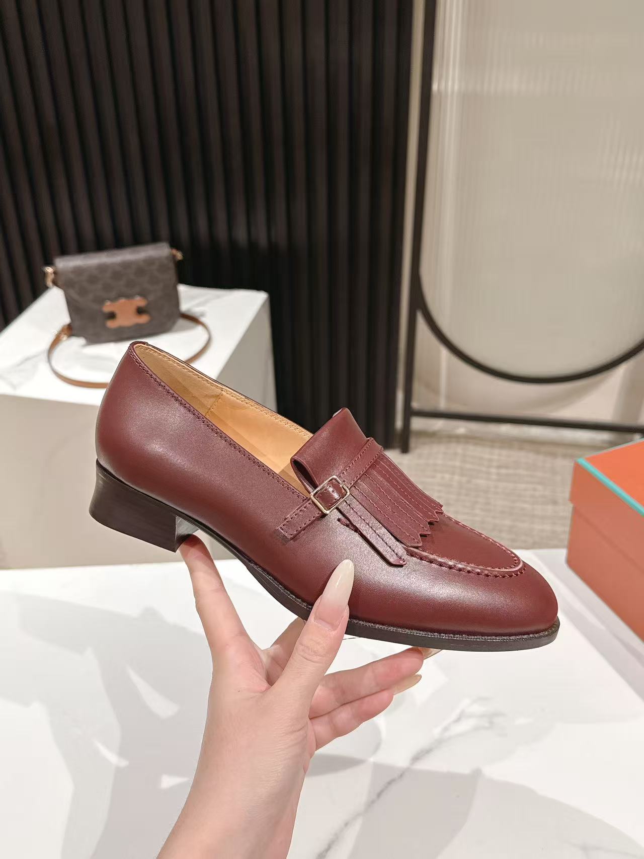 LP Pennan Fringe Burgundy Cowhide 564800