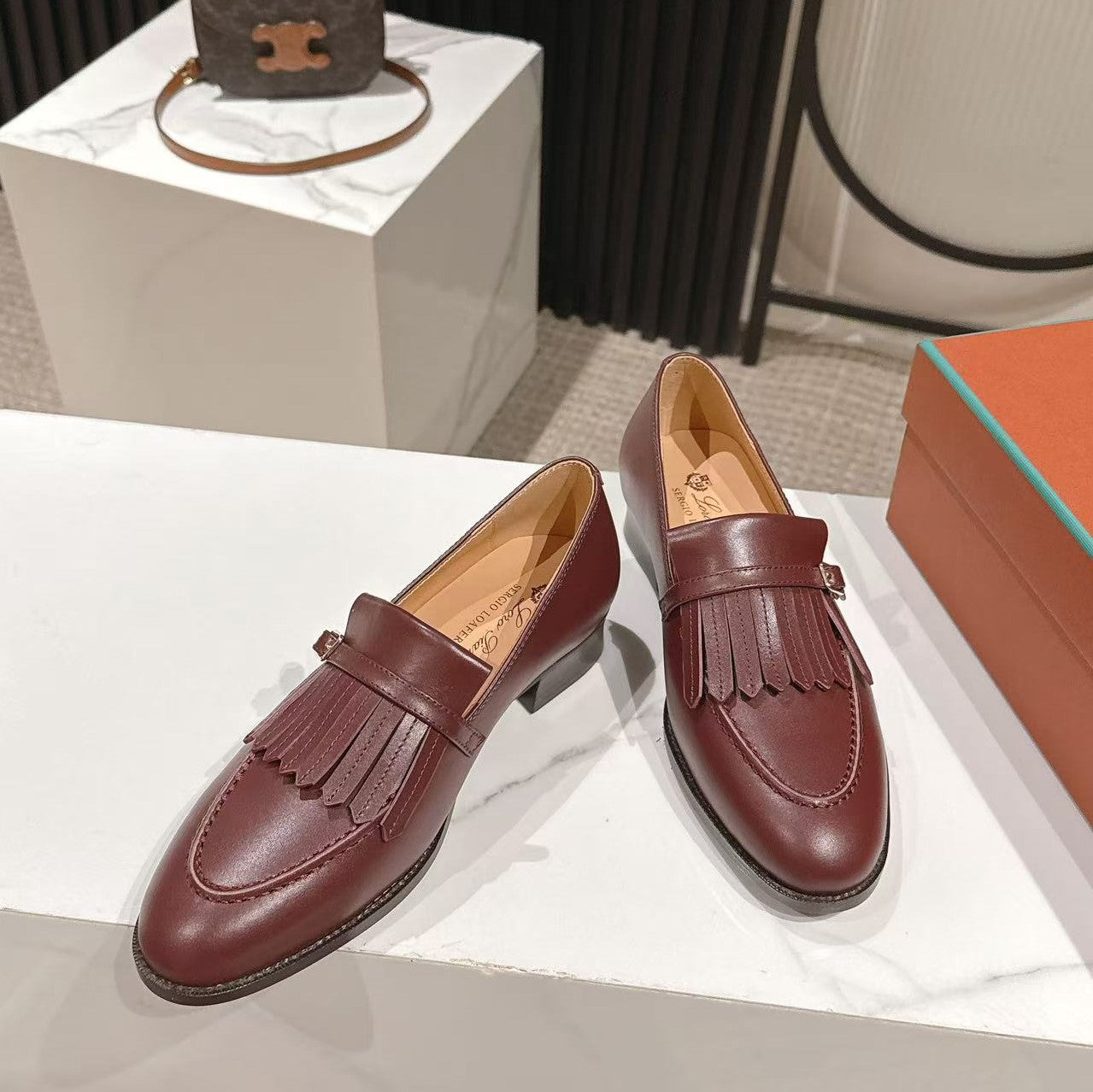 LP Pennan Fringe Burgundy Cowhide 564800