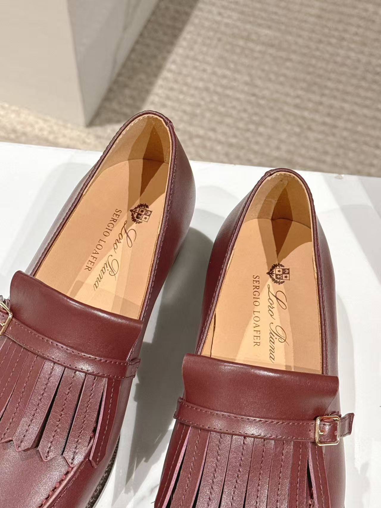 LP Pennan Fringe Burgundy Cowhide 564800