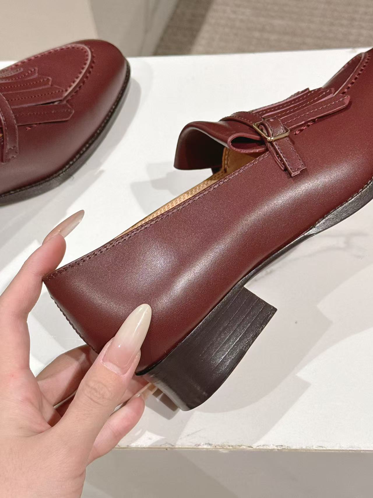 LP Pennan Fringe Burgundy Cowhide 564800