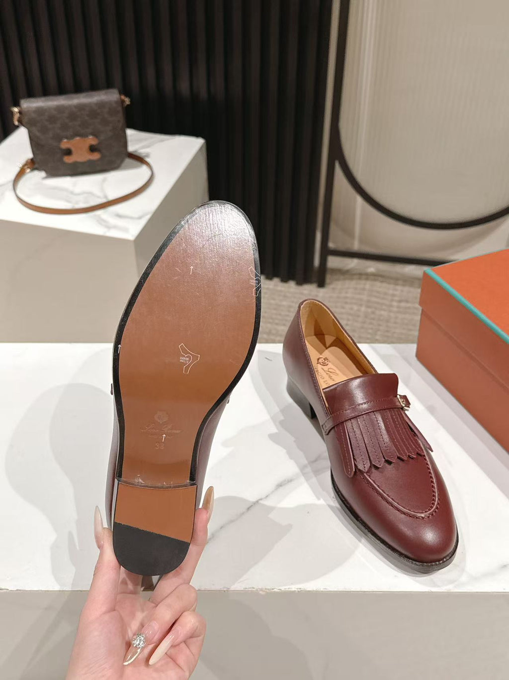 LP Pennan Fringe Burgundy Cowhide 564800