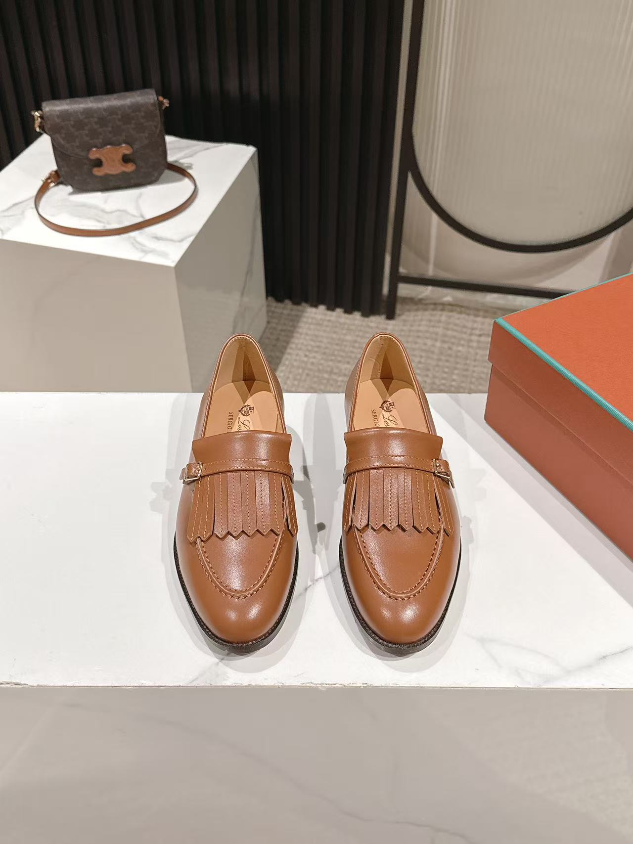 LP Pennan Fringe Burnt Clay Cowhide 564801