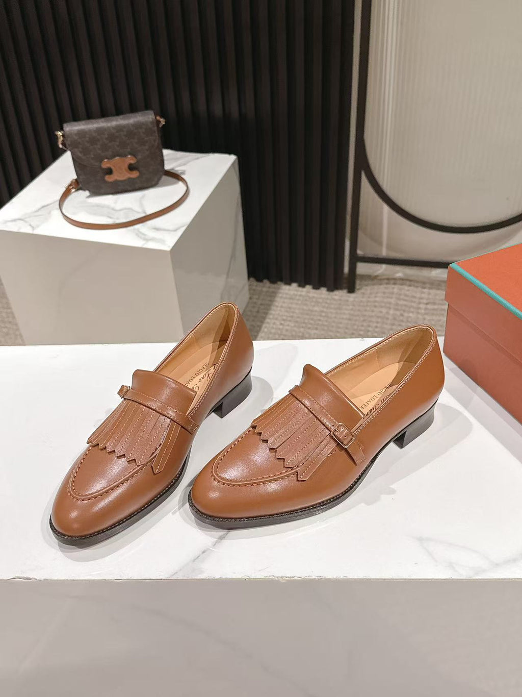 LP Pennan Fringe Burnt Clay Cowhide 564801