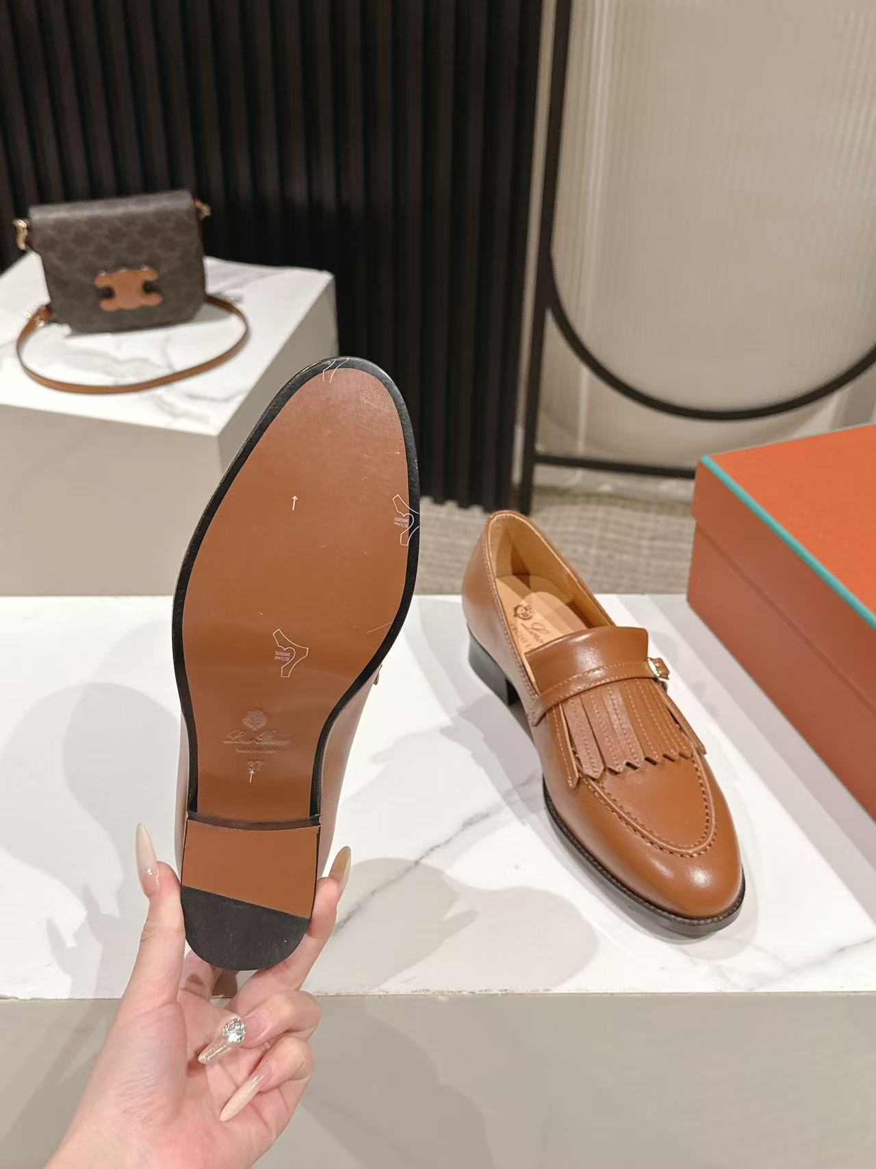 LP Pennan Fringe Burnt Clay Cowhide 564801