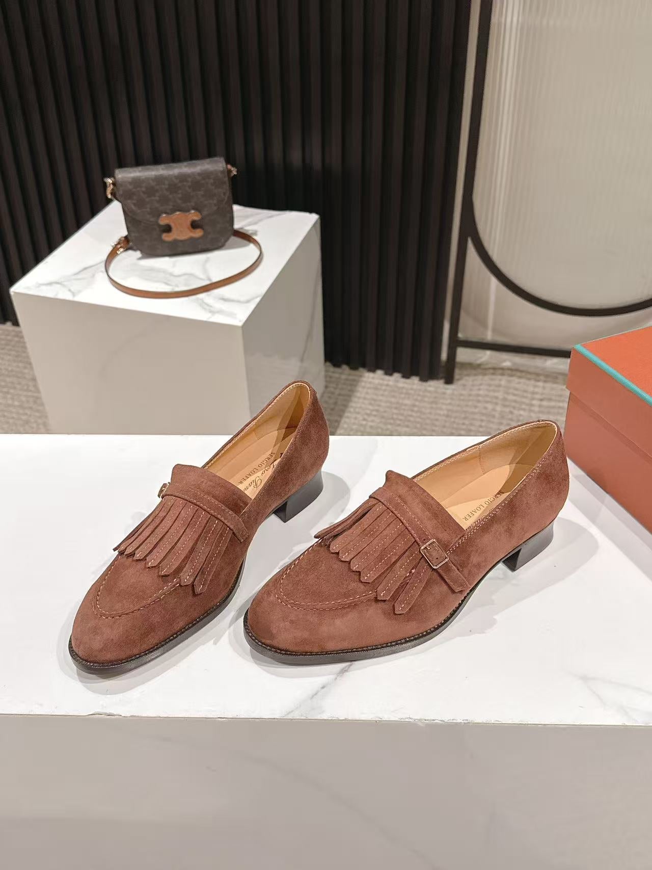 LP Pennan Fringe Burnt Clay Suede 564802