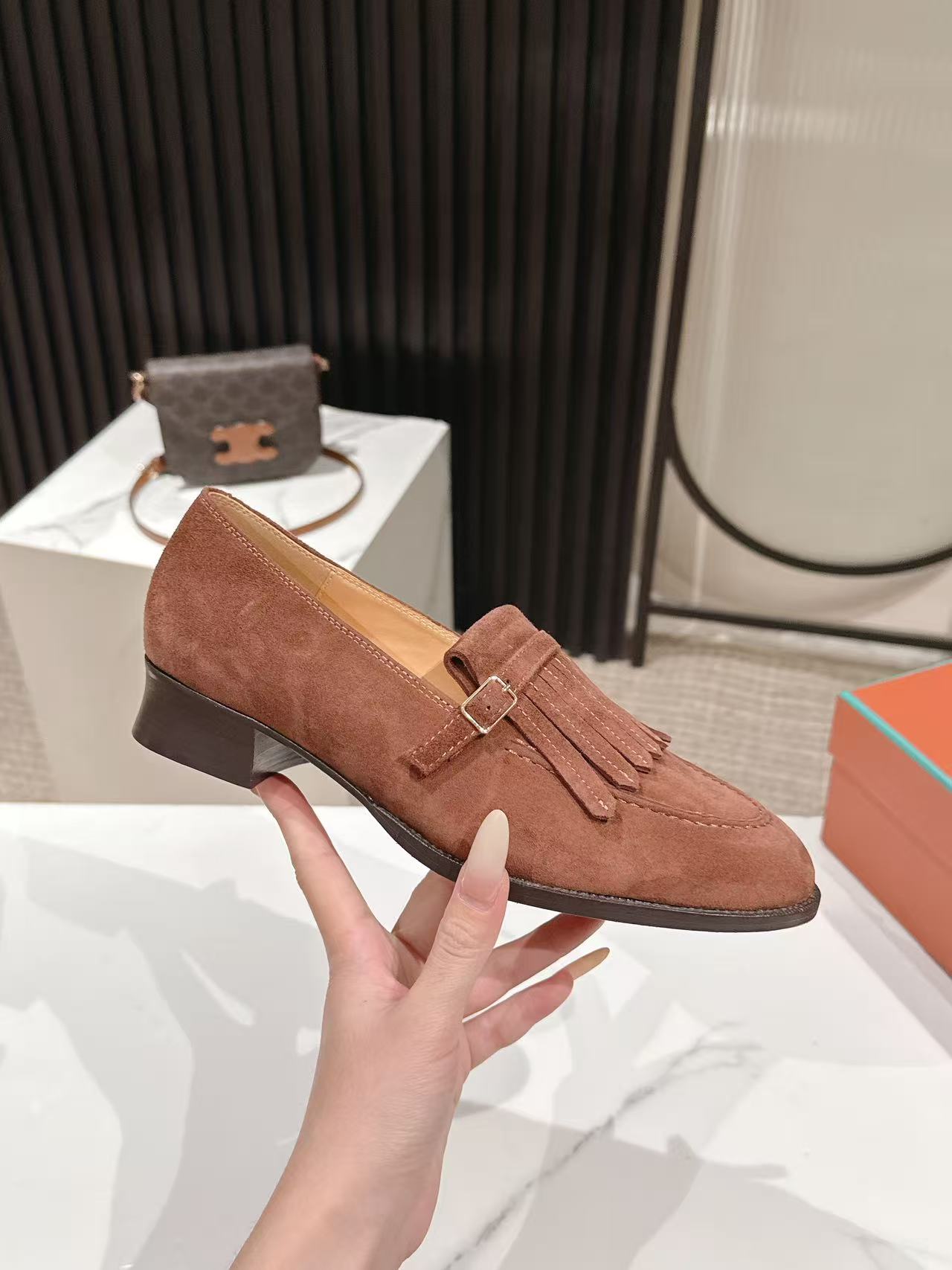 LP Pennan Fringe Burnt Clay Suede 564802