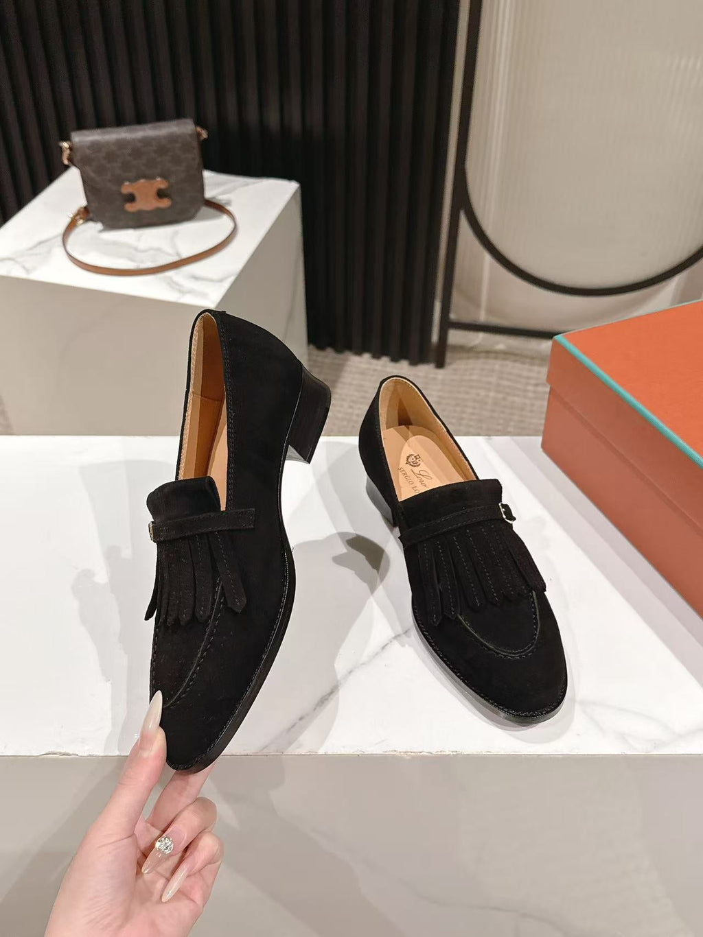 LP Pennan Fringe Black Suede 564803