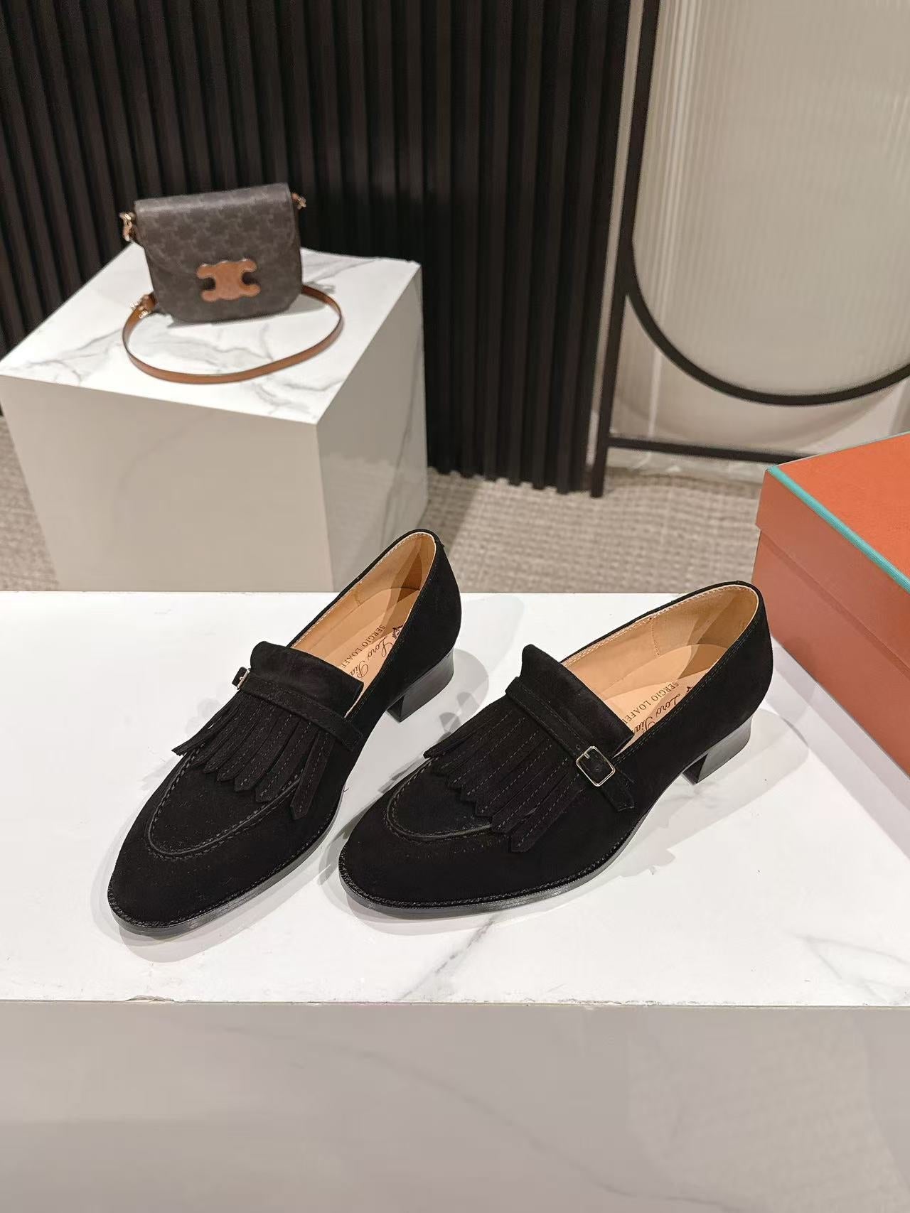 LP Pennan Fringe Black Suede 564803