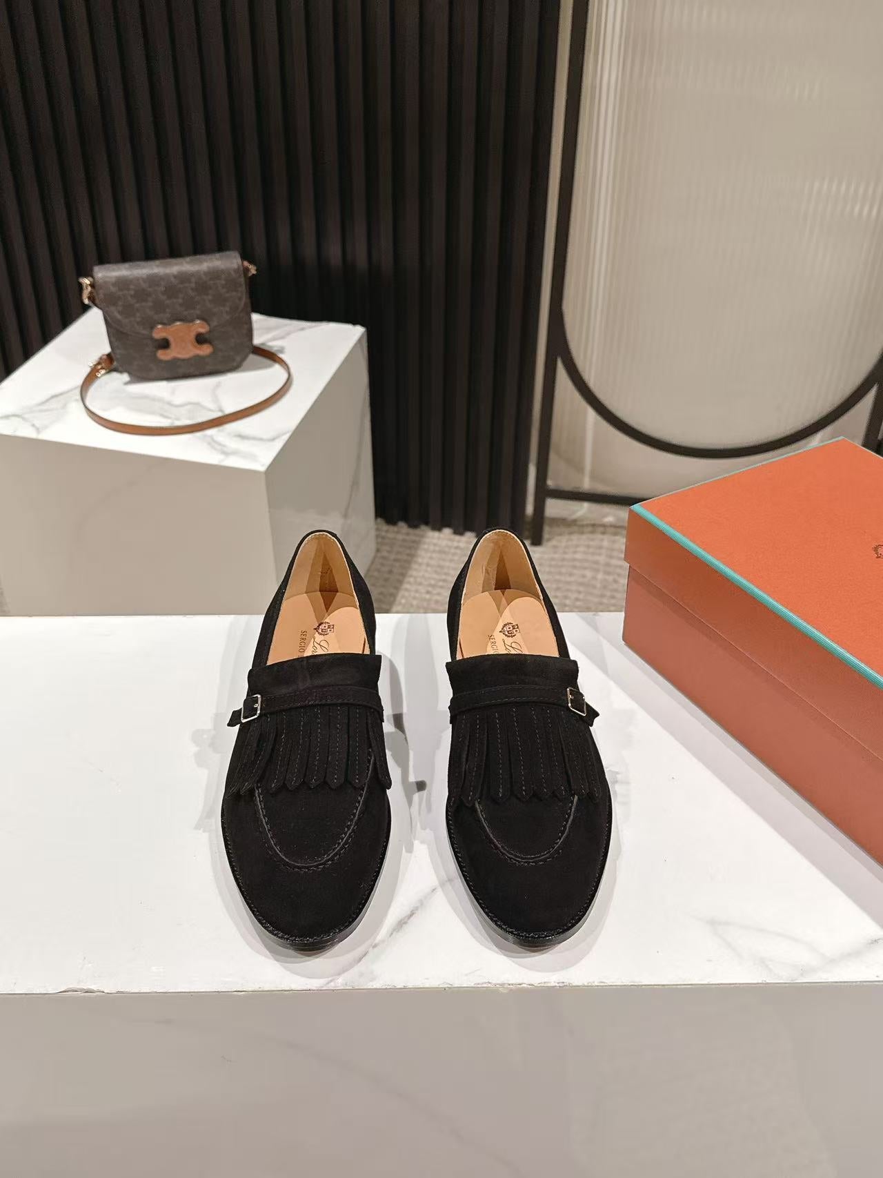 LP Pennan Fringe Black Suede 564803