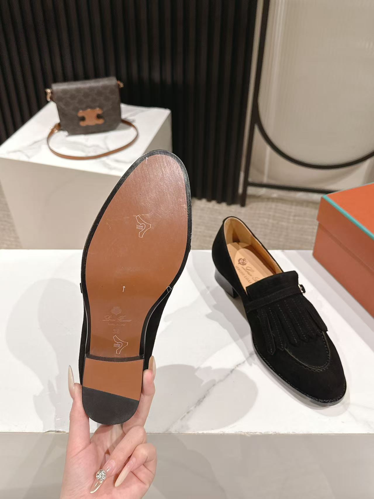 LP Pennan Fringe Black Suede 564803