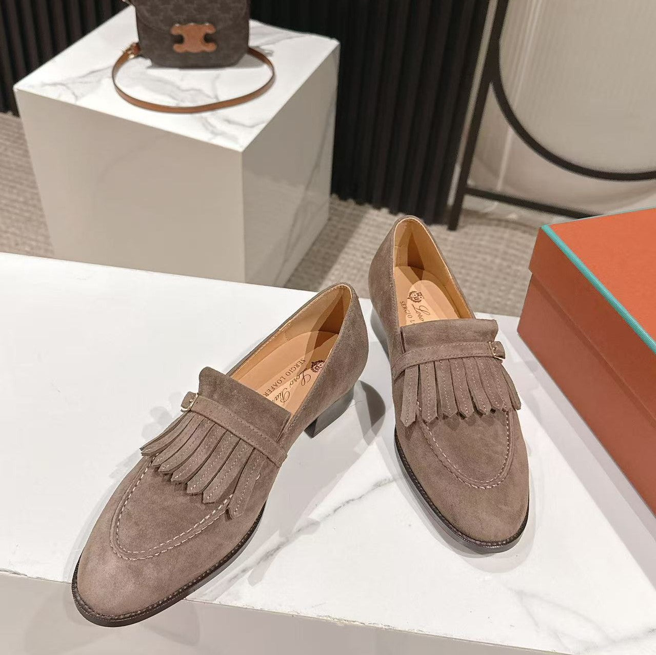 LP Pennan Fringe Taupe Suede 564804