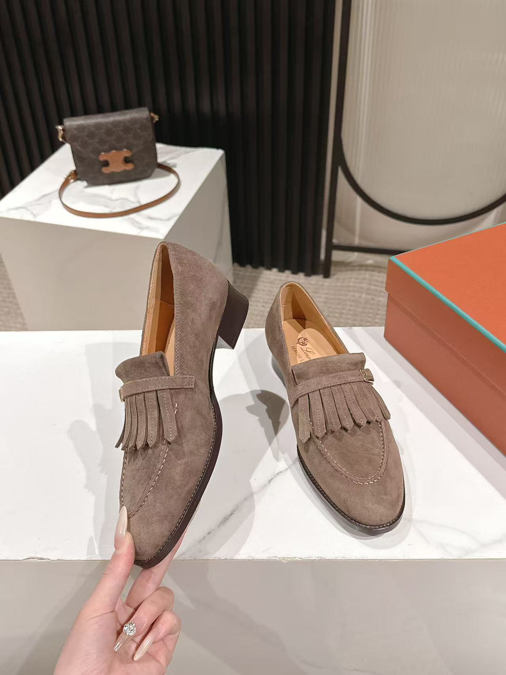 LP Pennan Fringe Taupe Suede 564804