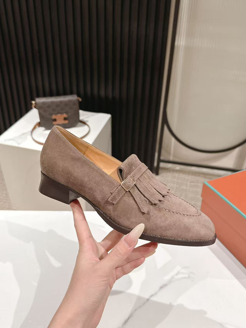 LP Pennan Fringe Taupe Suede 564804