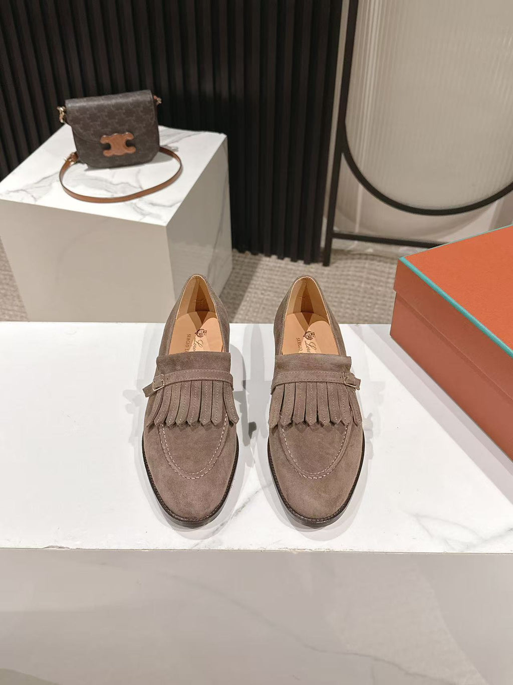 LP Pennan Fringe Taupe Suede 564804