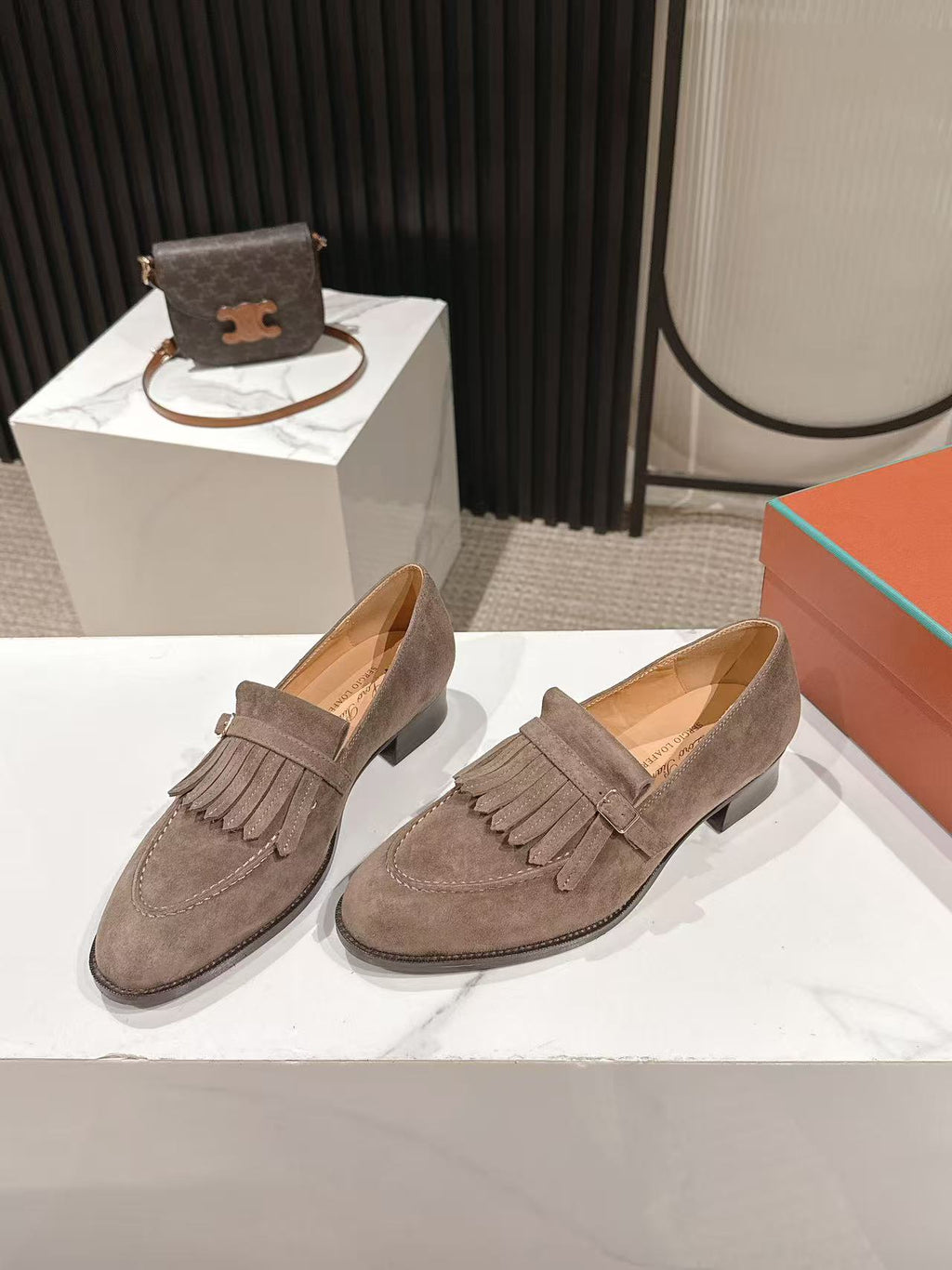 LP Pennan Fringe Taupe Suede 564804