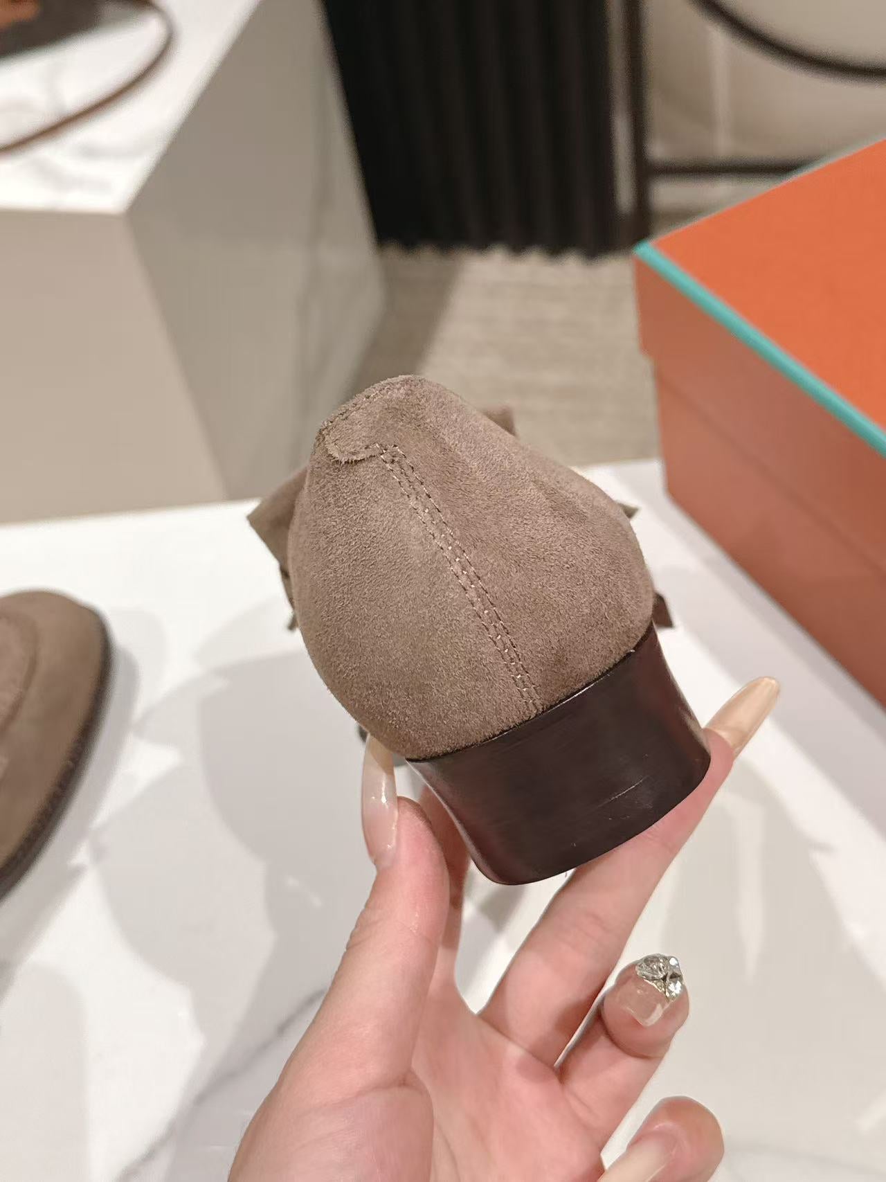 LP Pennan Fringe Taupe Suede 564804