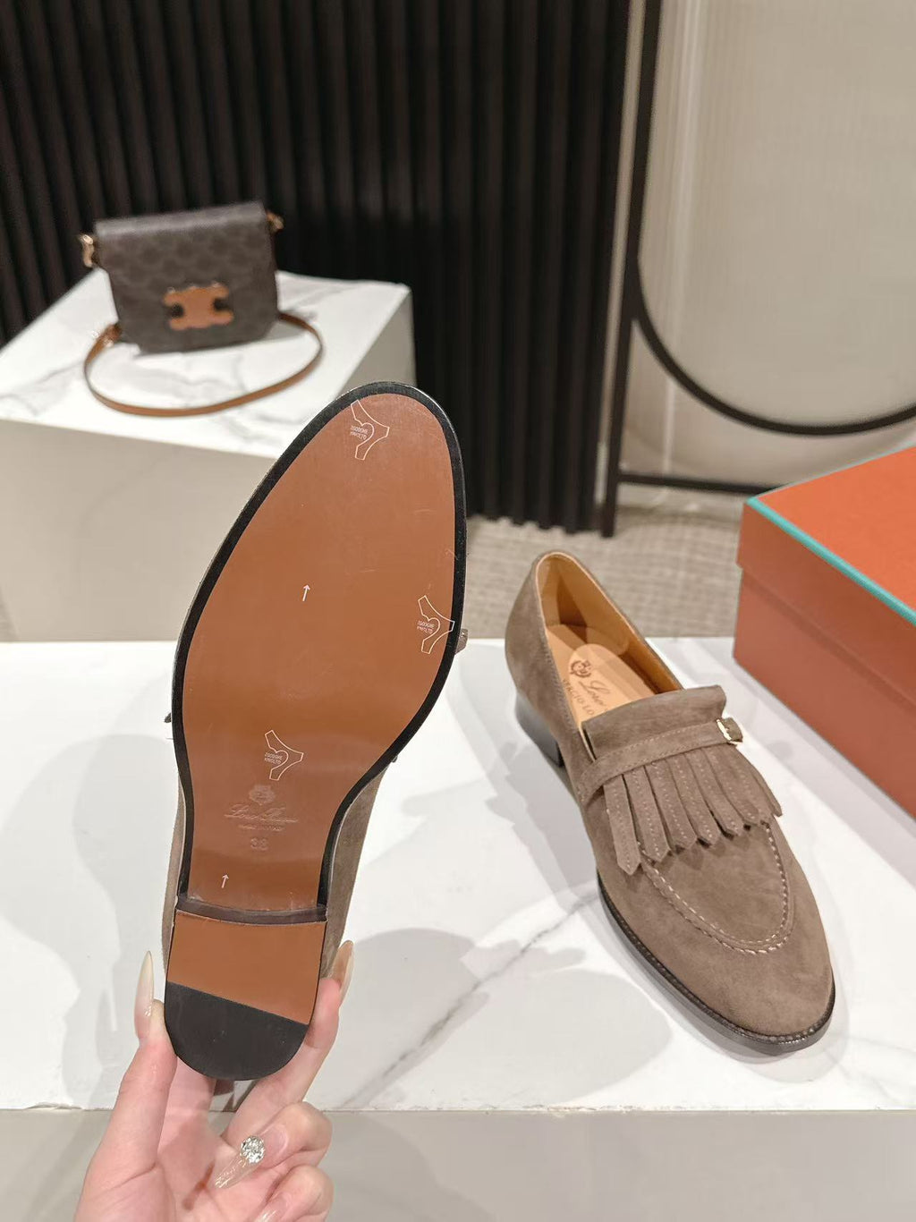 LP Pennan Fringe Taupe Suede 564804