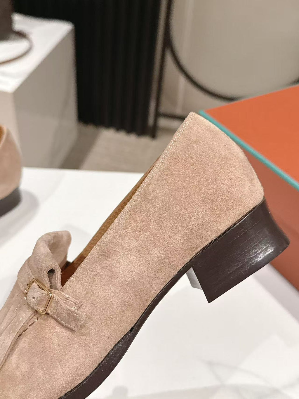 LP Pennan Fringe Warm Taupe Suede 564806