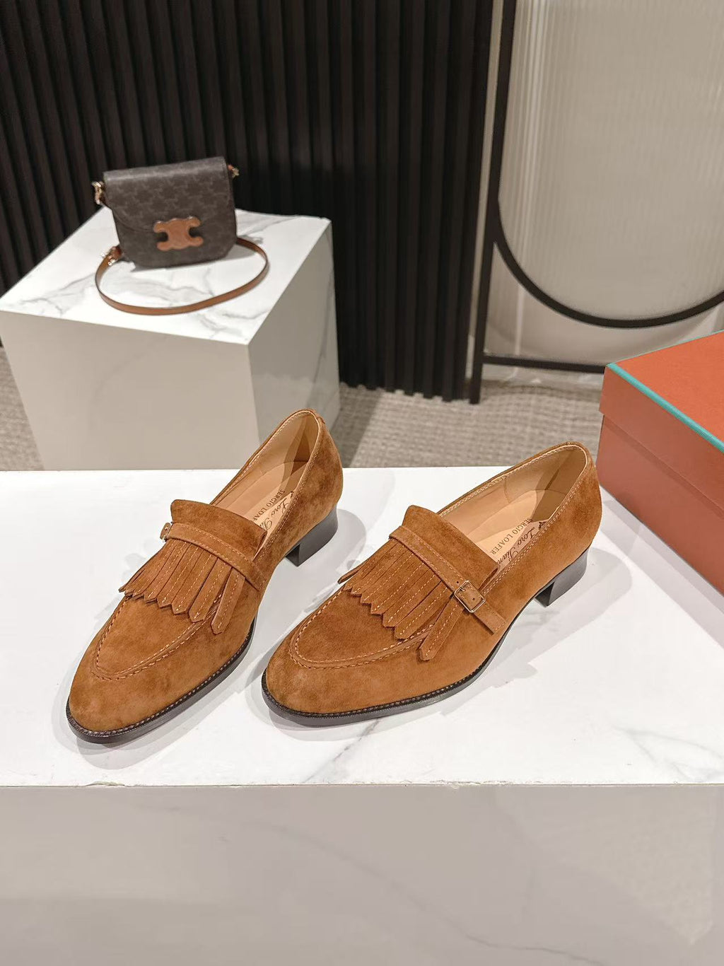 LP Pennan Fringe Brown Suede 564805