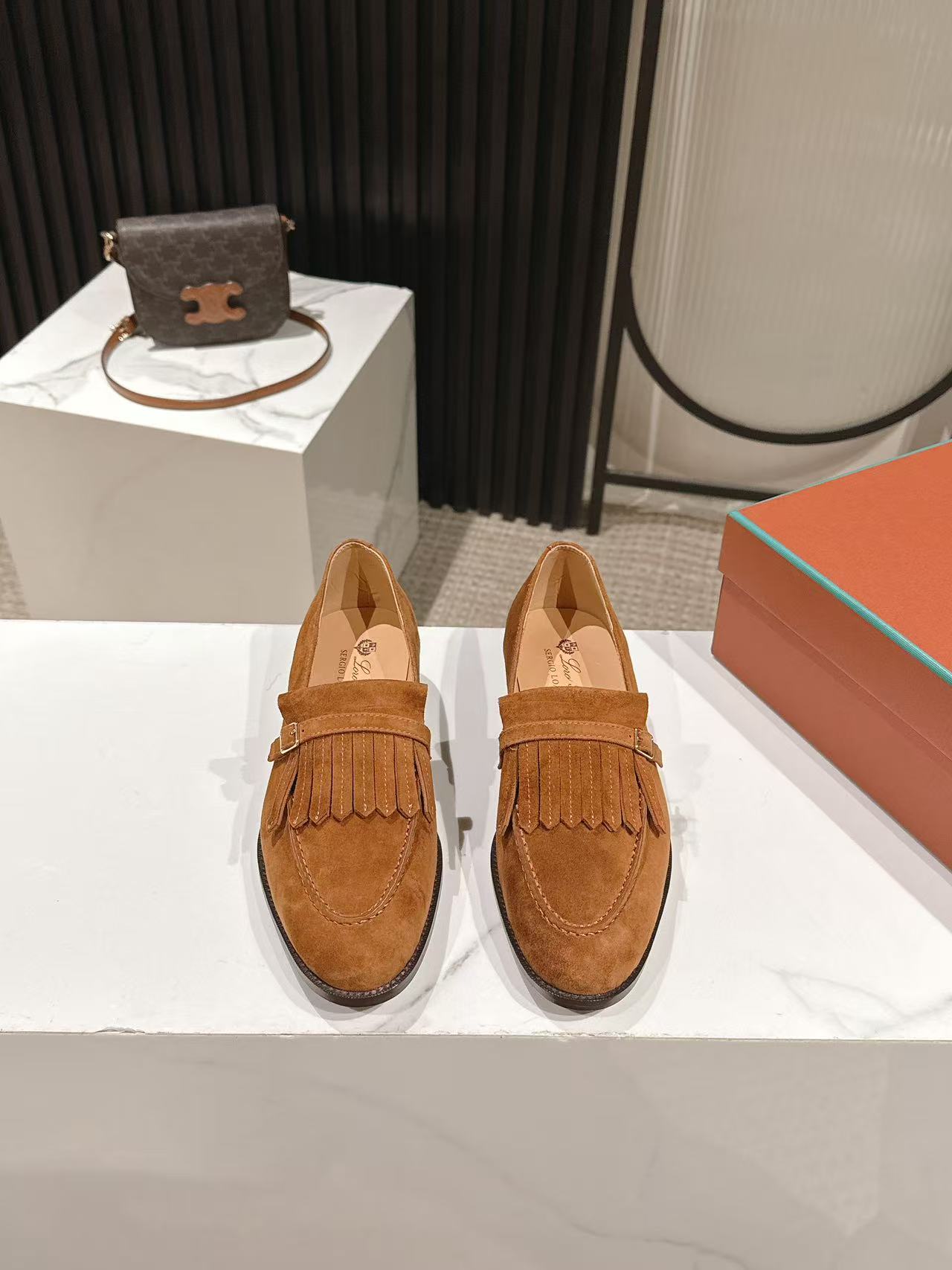 LP Pennan Fringe Brown Suede 564805