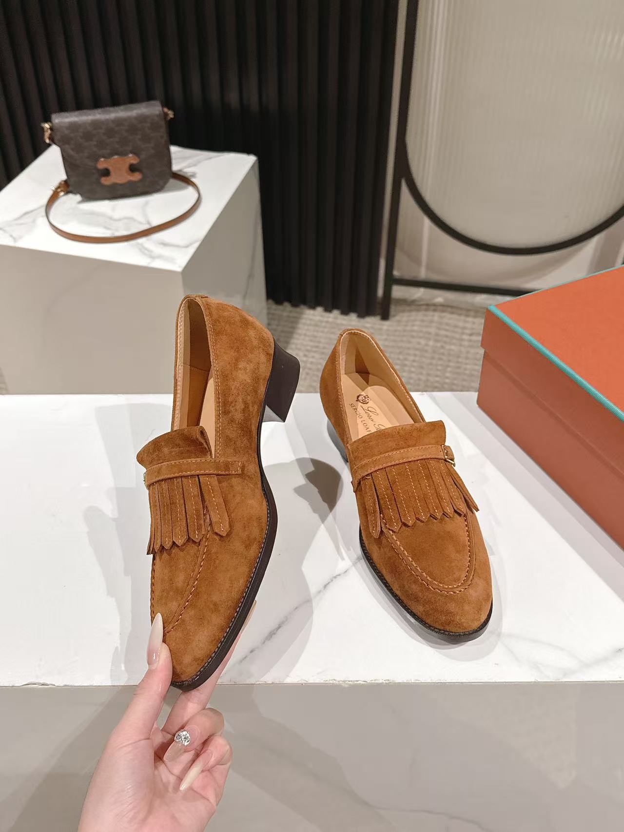 LP Pennan Fringe Brown Suede 564805