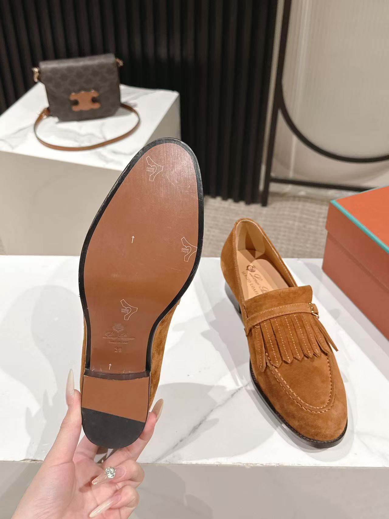 LP Pennan Fringe Brown Suede 564805