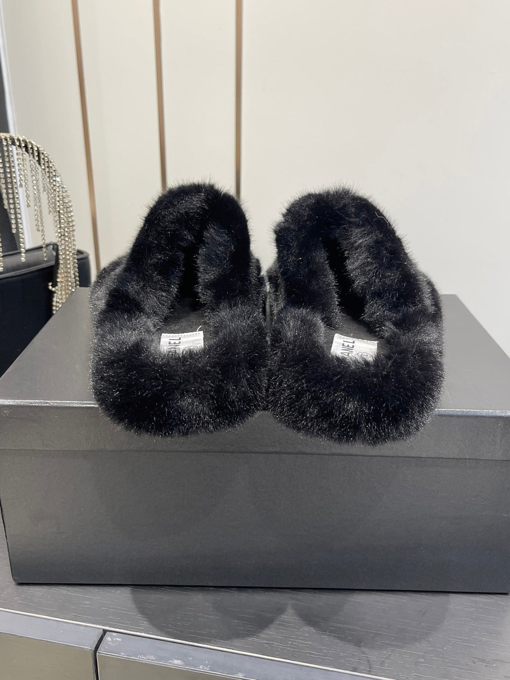 CC Double C Furry Slippers Black Fur 554698